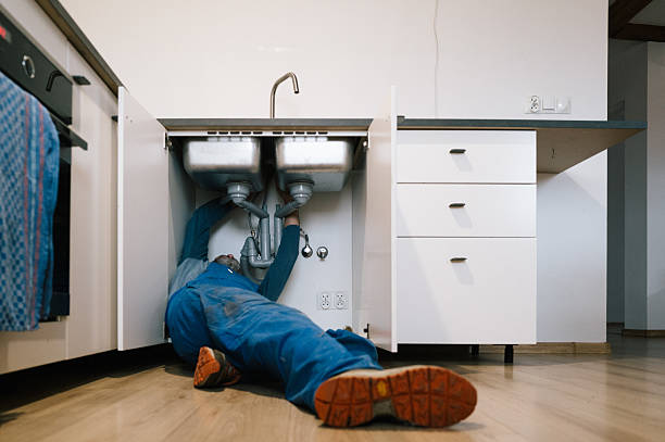 Professional Emergency Plumber technician working in Marco Island, FL